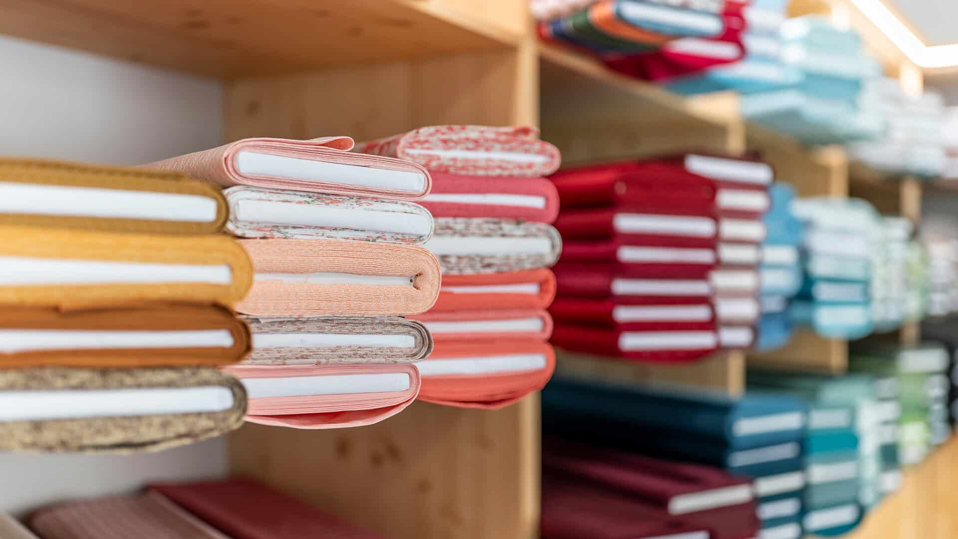 Gwand und Stoff - Stoffe in gelb, apricot und rot