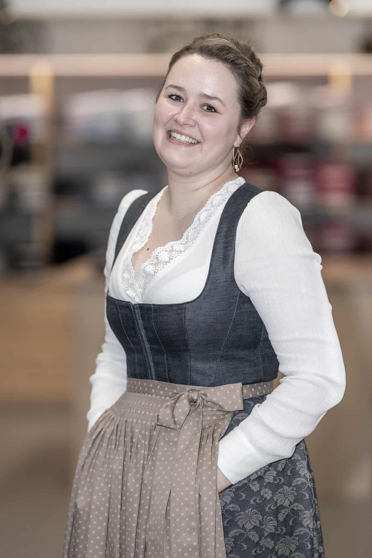 Gwand und Stoff Team - Kathleen Ladeninhaberin